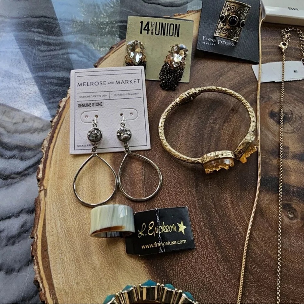 Nordstrom’s/Macy’s/Kohl’s Lot of Jewelry  Rings,Bracelets,Earring and Necklace. - Picture 3 of 6